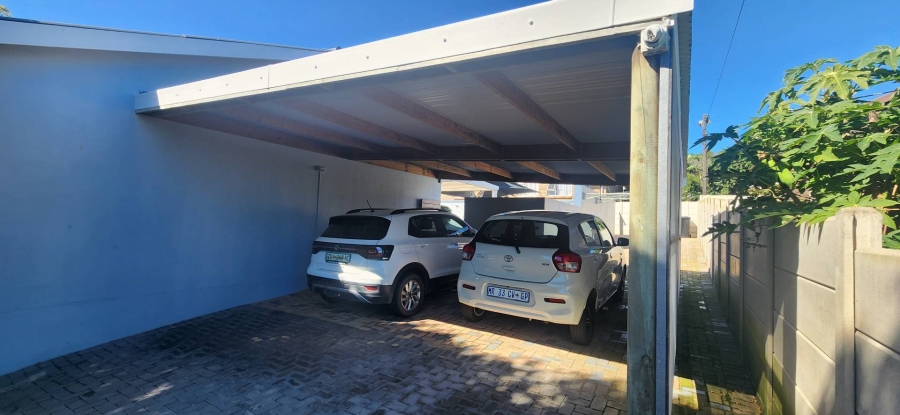 6 Bedroom Property for Sale in Fraaiuitsig Western Cape